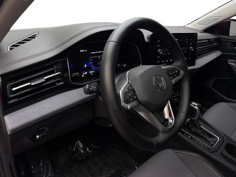 Used 2025 Volkswagen Jetta SE FWD image 49