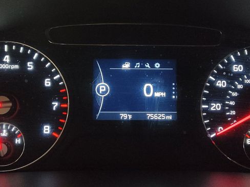 Used 2017 Kia Sorento L FWD image 23