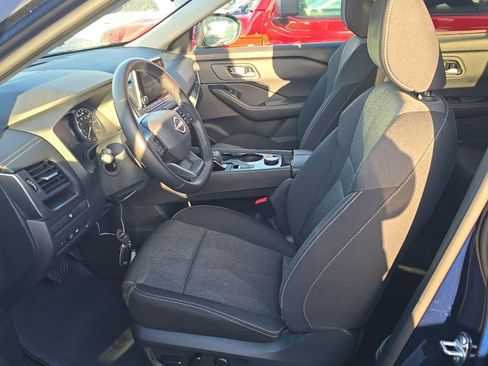 Used 2025 Nissan Rogue SV AWD/4WD image 9