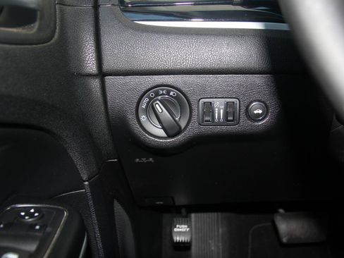 Used 2023 Chrysler 300 Touring w/ Sport Appearance Package RWD image 14