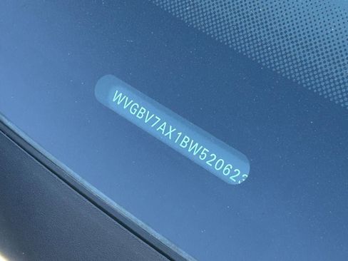 Used 2011 Volkswagen Tiguan SE image 11