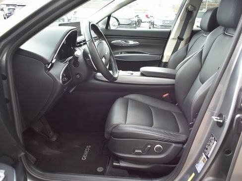 Used 2022 Genesis GV70 2.5T w/ Select Package image 13