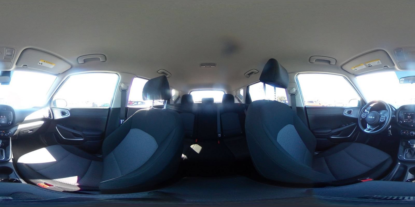 Used 2025 Kia Soul LX w/ LX Technology Package FWD image 39