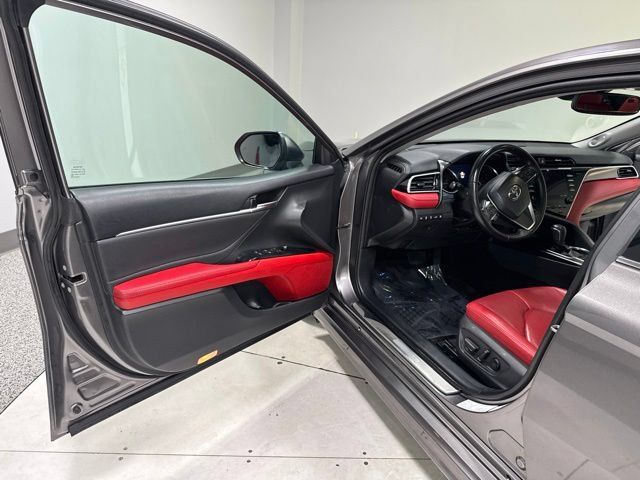 Used 2018 Toyota Camry XSE FWD image 9