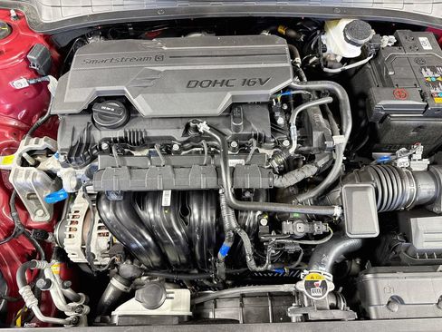 Used 2025 Hyundai Elantra Sport FWD image 31