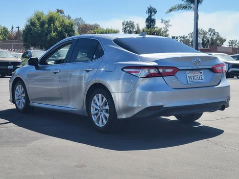 Used 2019 Toyota Camry LE FWD image 3