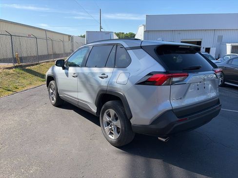 Used 2025 Toyota RAV4 XLE AWD/4WD image 4