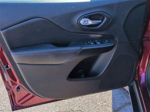 Used 2019 Jeep Cherokee Trailhawk w/ Comfort/Convenience Group image 10