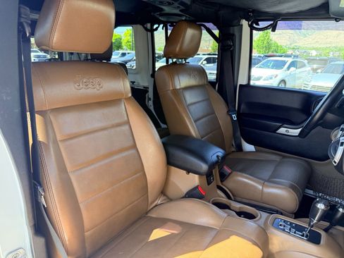 Used 2012 Jeep Wrangler Unlimited Sahara w/ Connectivity Group AWD/4WD image 16