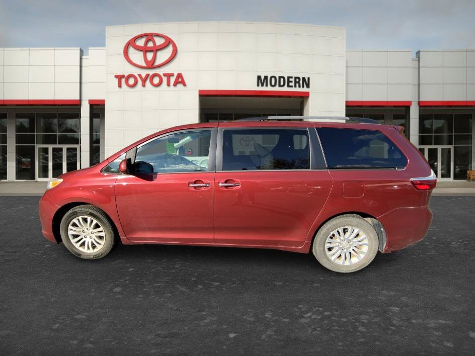 Used 2017 Toyota Sienna XLE w/ XLE Navigation Package FWD image 6