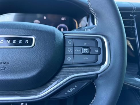 Used 2022 Jeep Wagoneer Series III w/ Flexible Seating Group image 31