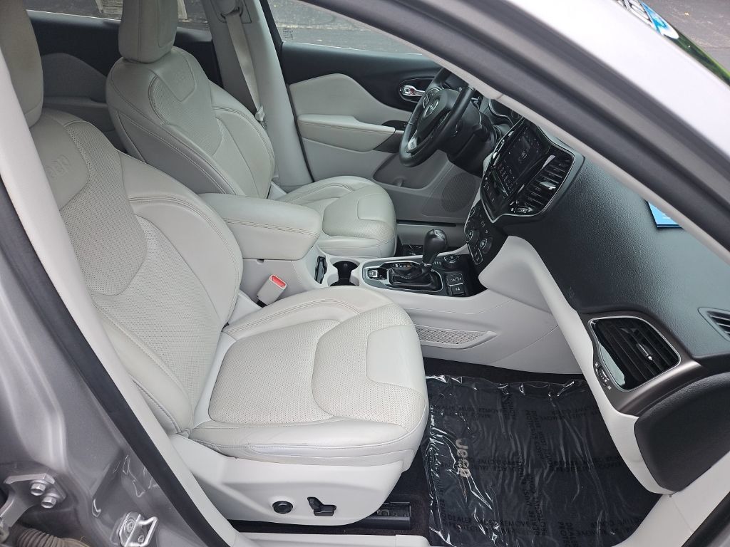 Used 2019 Jeep Cherokee Limited w/ Technology Group AWD/4WD image 31