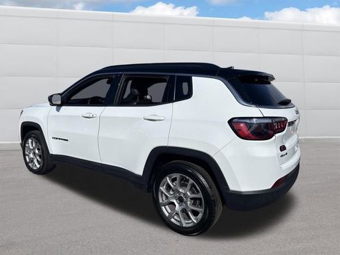 Used 2025 Jeep Compass Limited AWD/4WD image 3