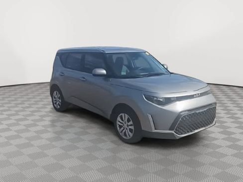 Used 2023 Kia Soul LX image 2