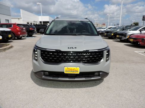 Used 2026 Kia Carnival SX Prestige FWD image 2