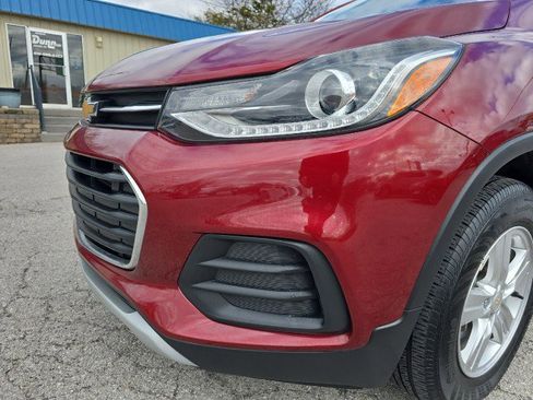 Used 2022 Chevrolet Trax LT w/ LT Convenience Package image 9