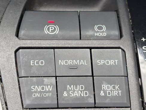 Used 2021 Toyota RAV4 XLE image 15