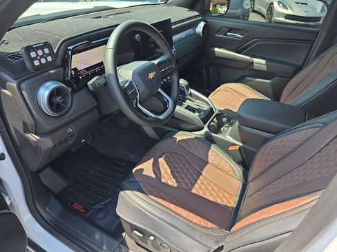 Used 2024 Chevrolet Colorado LT w/ LT Convenience Package II RWD image 4