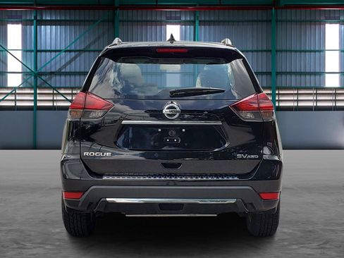 Used 2018 Nissan Rogue SV AWD/4WD image 4