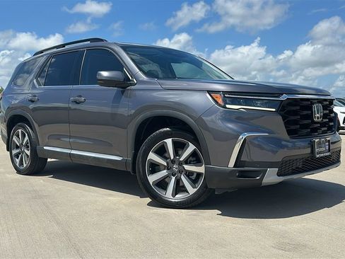 Used 2025 Honda Pilot Touring image 6