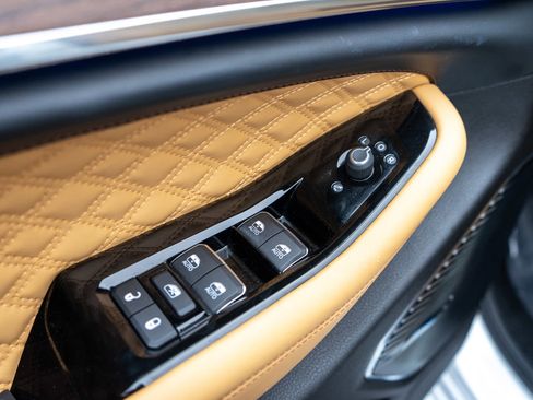 Used 2022 Jeep Grand Cherokee L Summit w/ Luxury Tech Group V image 15