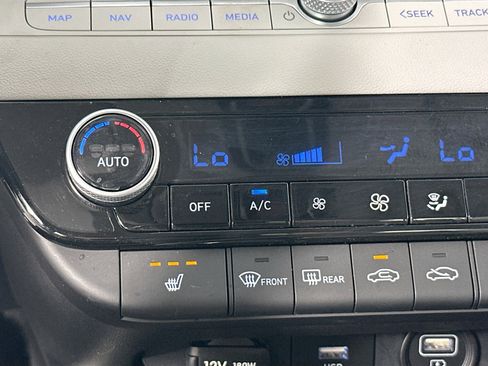 Used 2023 Hyundai Elantra Limited image 21