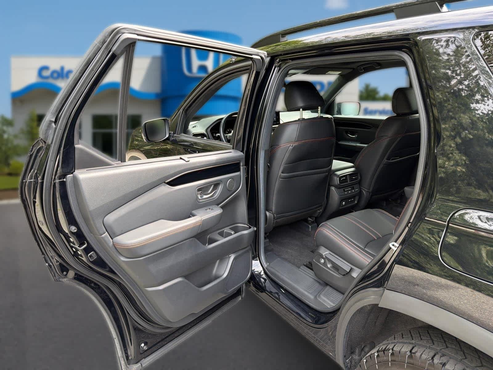 Used 2025 Honda Pilot TrailSport image 27