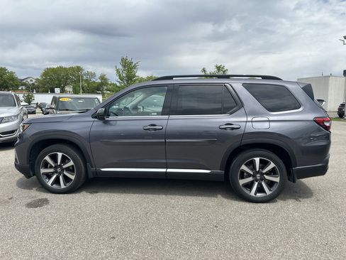 Used 2023 Honda Pilot Touring image 6