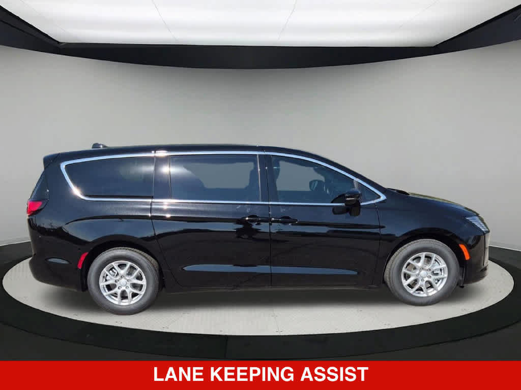 New 2027 Chrysler Pacifica Select FWD image 8