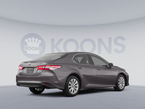 Used 2018 Toyota Camry XSE FWD image 4