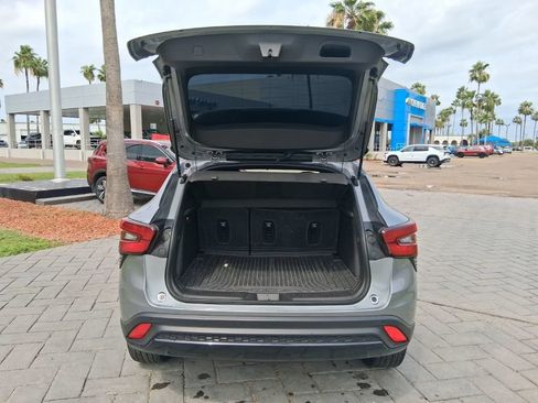 Used 2025 Chevrolet Trax RS w/ Sunroof Package FWD image 6