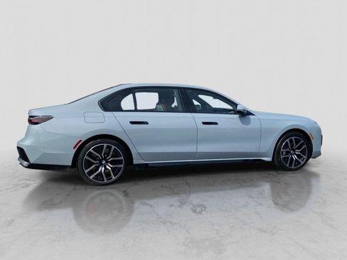 Used 2023 BMW 760i xDrive AWD/4WD image 6