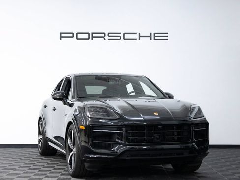 Certified 2025 Porsche Cayenne S AWD/4WD image 9