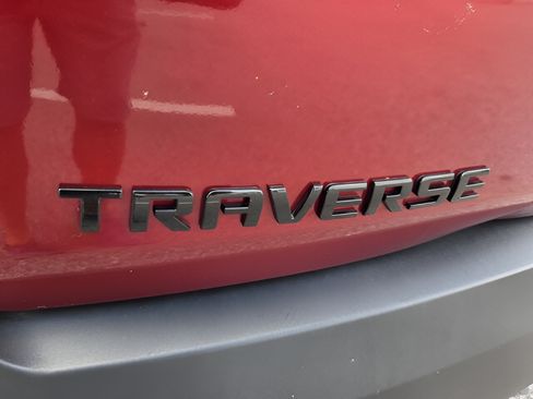 Used 2023 Chevrolet Traverse RS FWD image 31