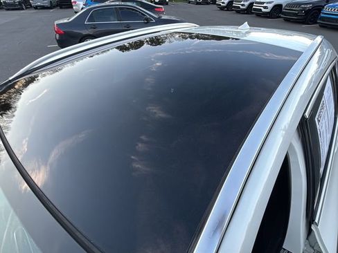 Used 2017 INFINITI QX30 Premium w/ Navigation Package image 15