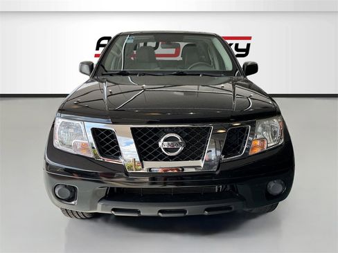 Used 2019 Nissan Frontier SV image 2