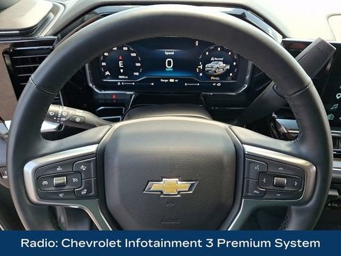 Used 2025 Chevrolet Silverado 1500 LT AWD/4WD image 4