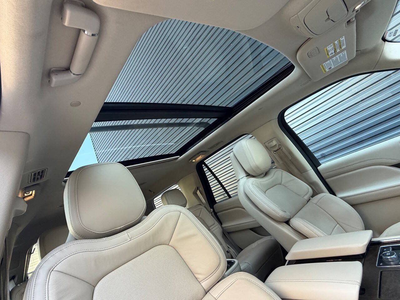 Used 2021 Lincoln Navigator Reserve w/ Luxury Package AWD/4WD image 27