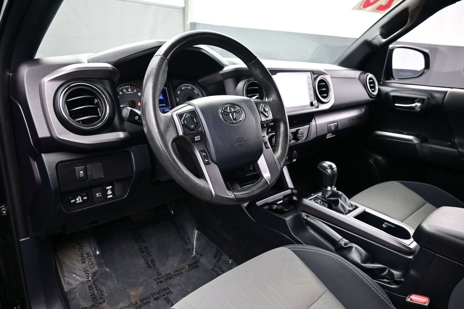Used 2020 Toyota Tacoma TRD Off-Road w/ Technology Package AWD/4WD image 13