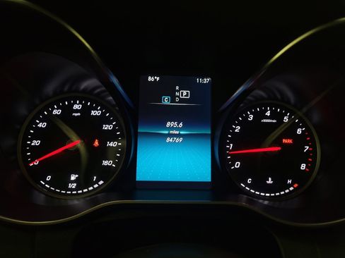 Used 2021 Mercedes-Benz GLC 300 4MATIC image 23