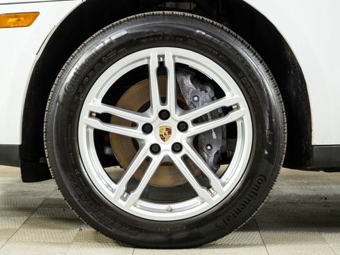 Certified 2023 Porsche Macan Turbo image 39