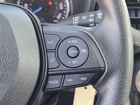 Used 2022 Toyota RAV4 LE AWD/4WD image 21