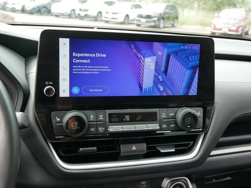 Used 2025 Toyota Grand Highlander AWD image 23