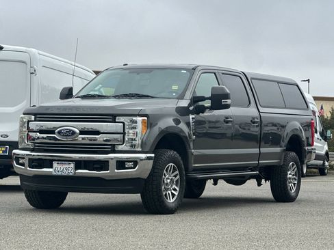 Used 2017 Ford F250 Lariat w/ Lariat Value Package AWD/4WD image 8