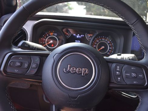 Used 2025 Jeep Wrangler Unlimited Sport AWD/4WD image 13