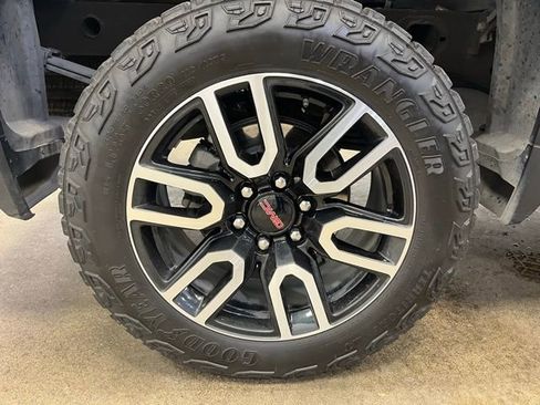 Used 2024 GMC Sierra 1500 AT4 w/ Technology Package image 31