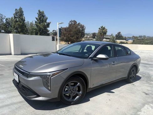Used 2026 Kia K4 FWD image 2