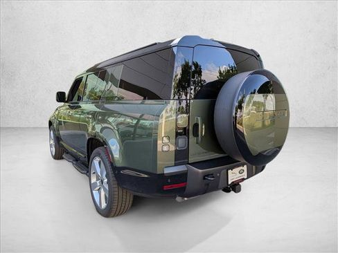 New 2026 Land Rover Defender 130 X-Dynamic SE image 8