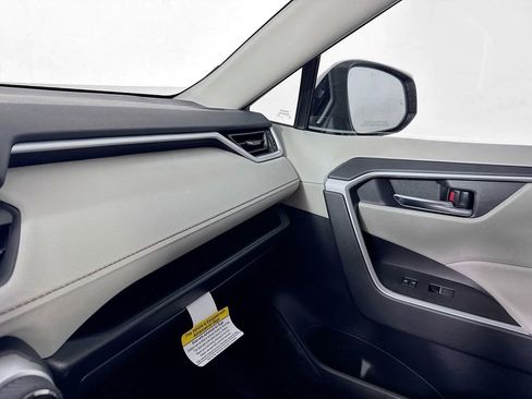 New 2025 Toyota RAV4 XLE image 31