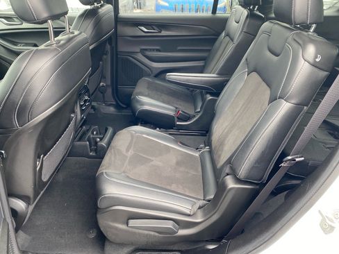 Used 2023 Jeep Grand Cherokee L Laredo image 22